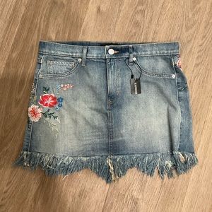 Express Jeans short skirt with embroidered flour details